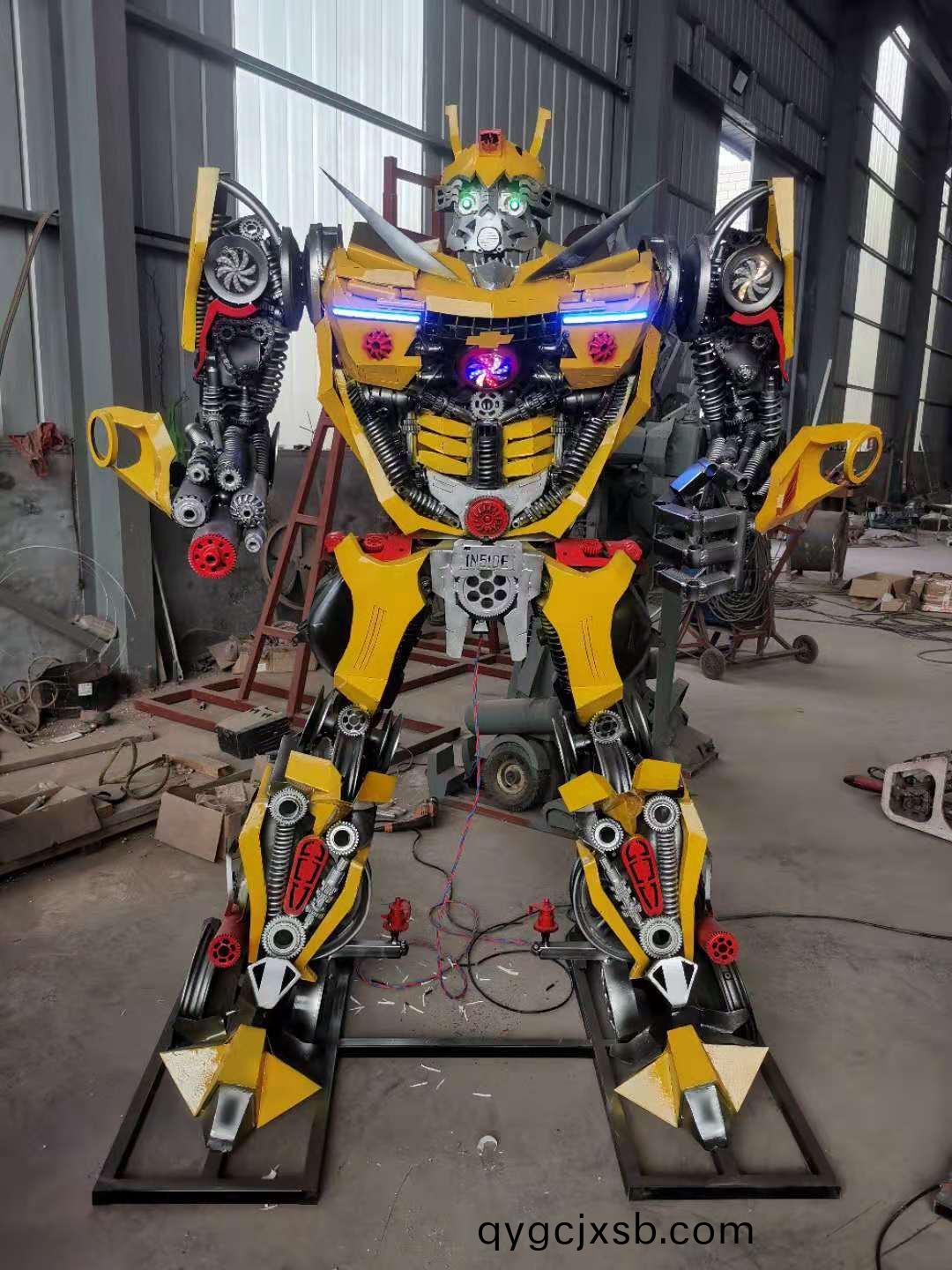 大(da)型(xing)機(ji)器人(ren)糢型(xing)製作