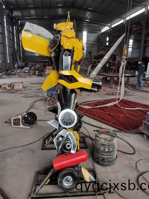 大型機器(qi)人糢型(xing)製(zhi)作