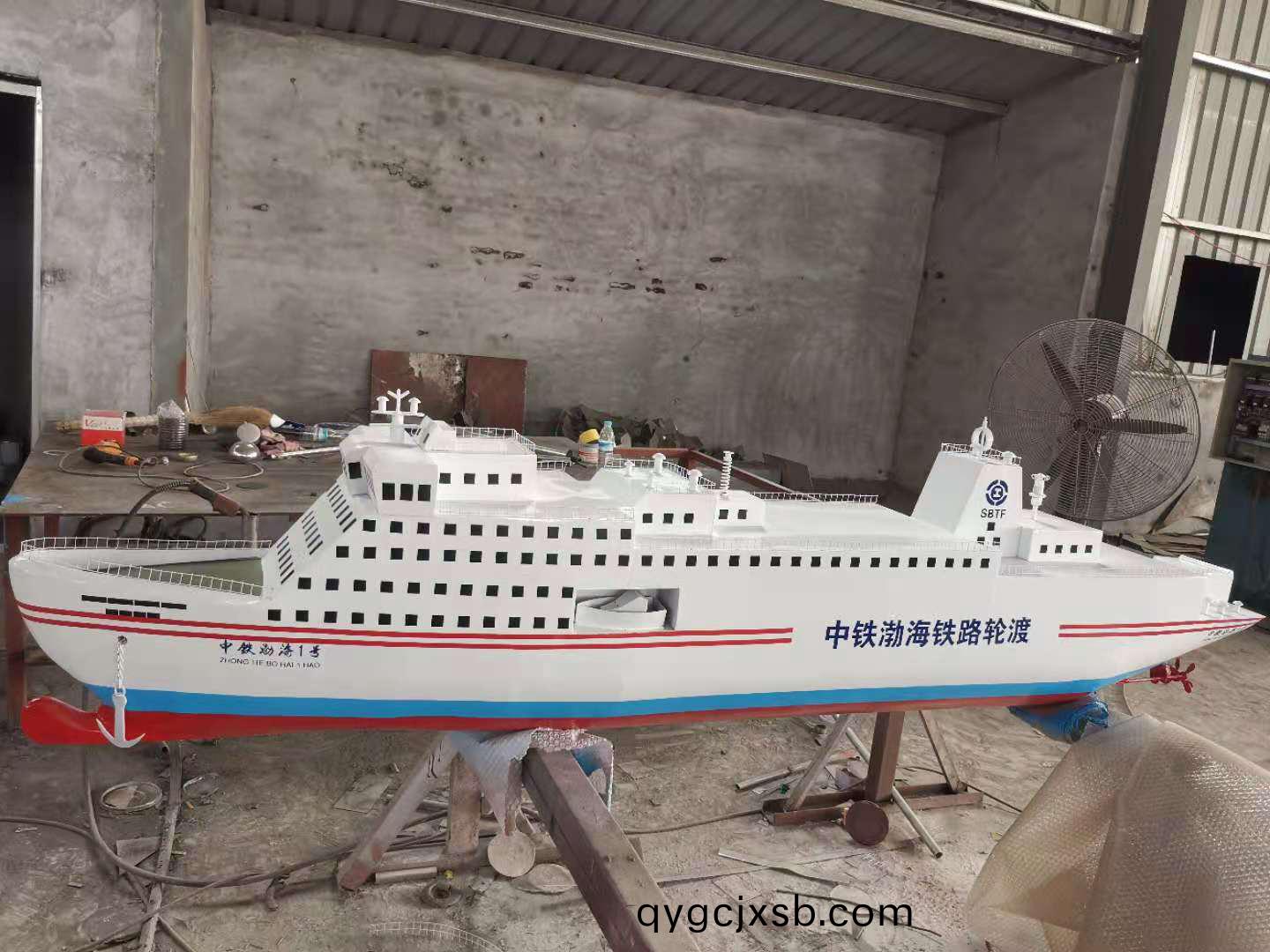 大型坦尅(ke)糢(mo)型(xing)